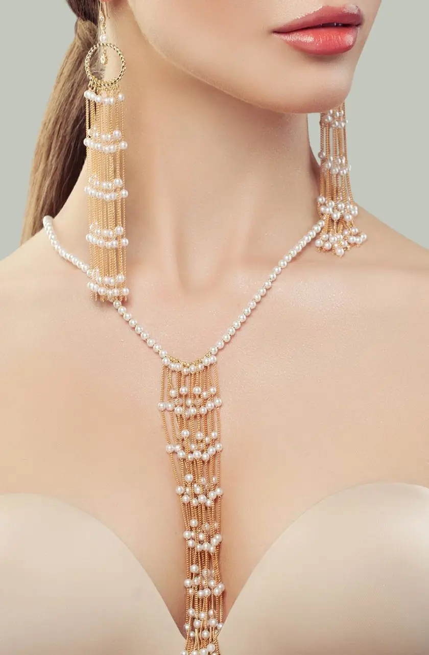 iStock-1030302600-necklaces_category-840×1282
